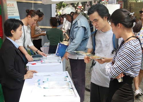 Rất nhiều khách tham quan, tìm hiểu về du lịch Bình Thuận